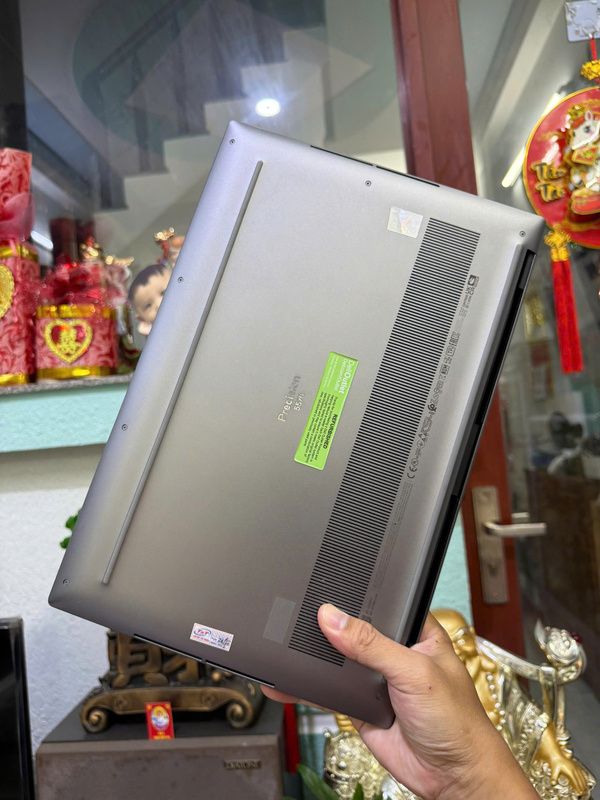 Dell Precision 5570 Mobile Workstation with 8GB Graphics Intel®? Core™? *i7 12800H vPro (24 MB Cache, 14 Core, 20 Logical Cores, 2.50 GHz to 5 GHz, 45 W)