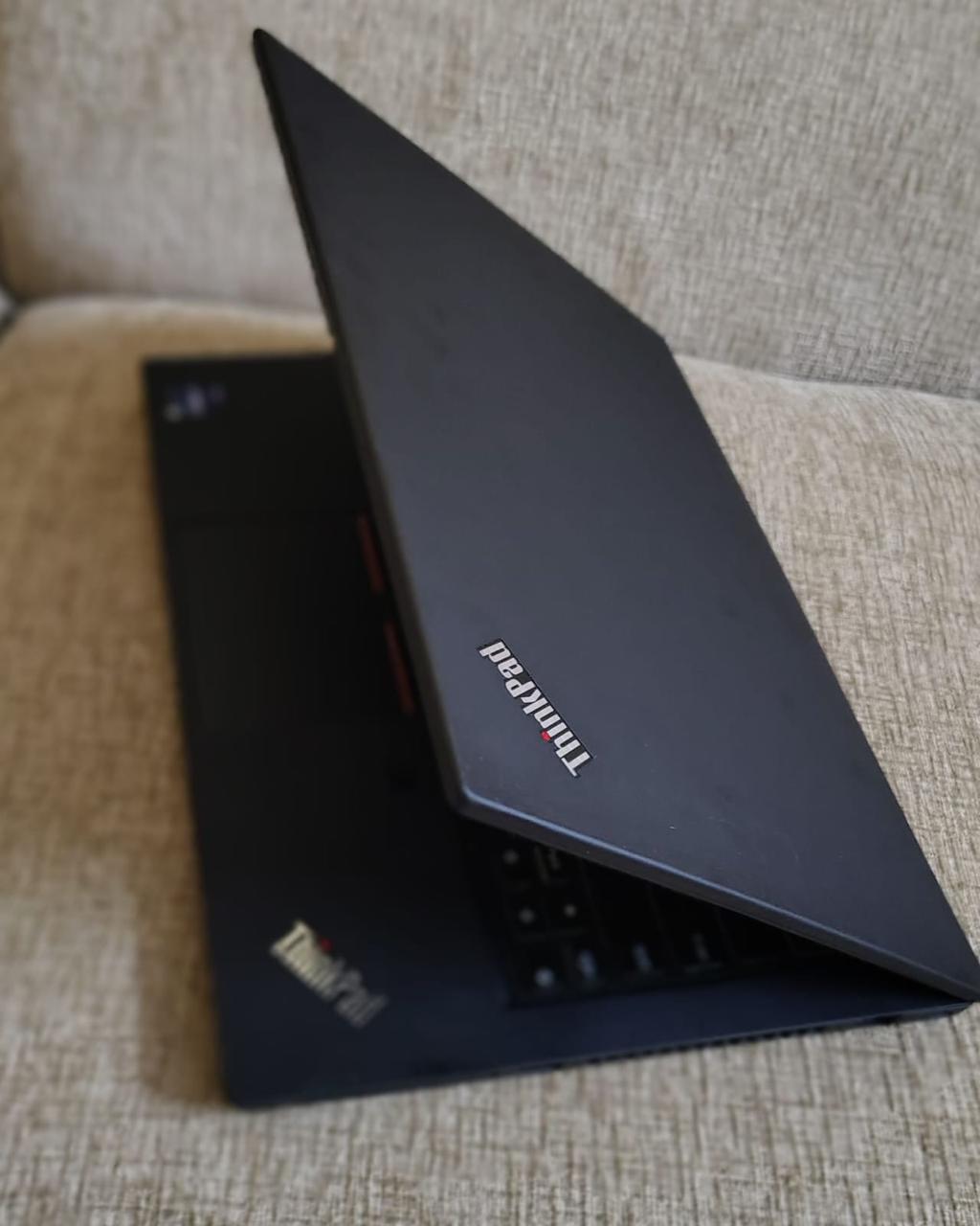 Lenovo ThinkPad T490 Intel Core i5– 8th Gen 8GB DDR4 RAM 256GB M.2 SSD 14” FHD Touchscreen | 180° Foldable
